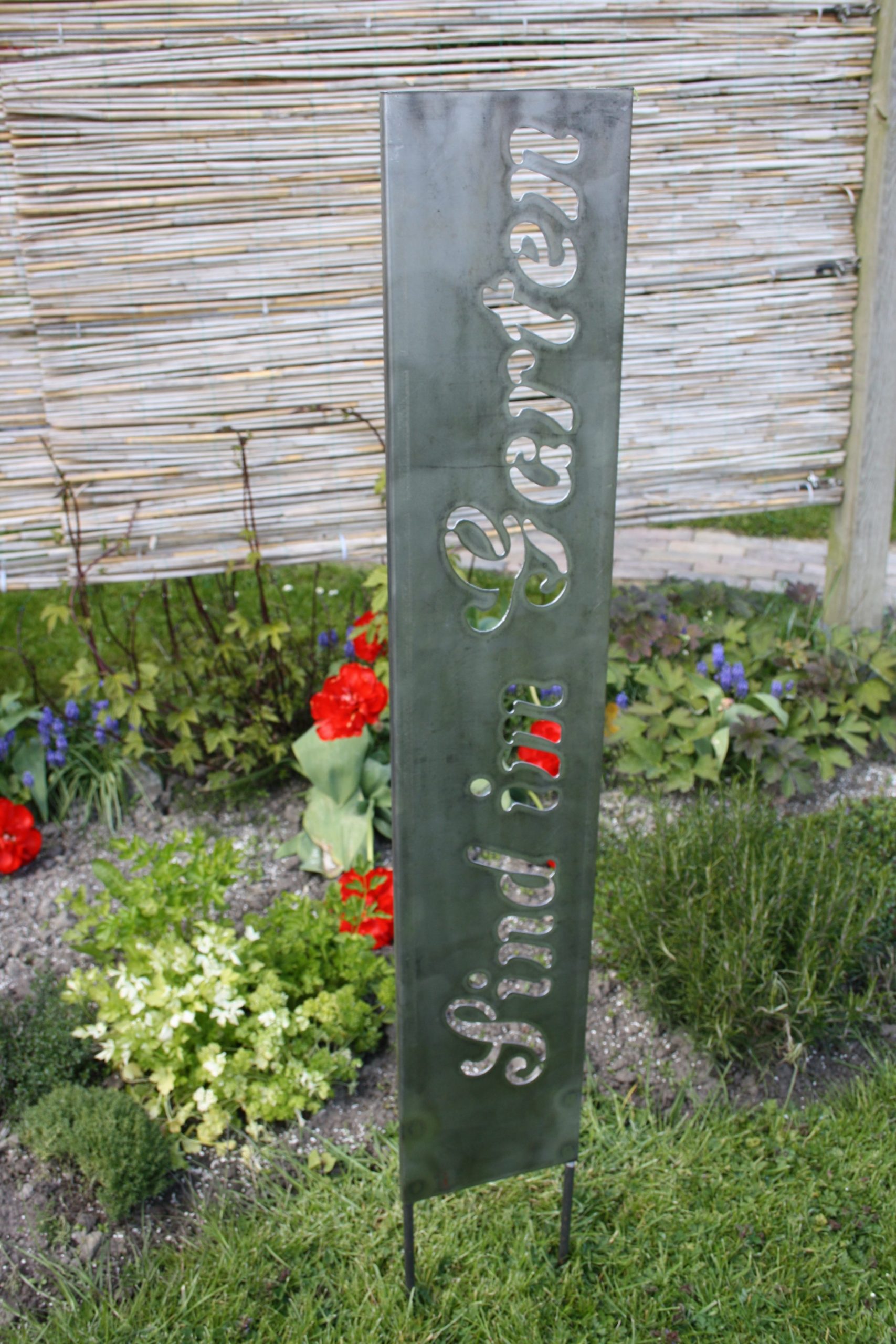 Schild “Sind im Garten”